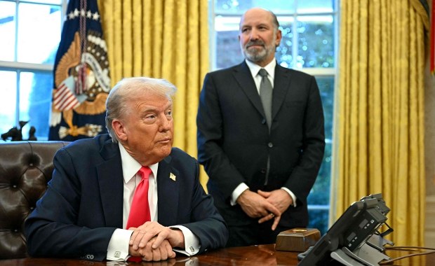 ​"Złote karty" pobytu od Trumpa za 5 mln dolarów. Rosjanie mile widziani