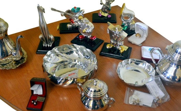 "Złoto powodzian" z Kłodzka trafi na licytację. To dar sprzed 20 lat