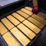 Złoto w skarbcu NBP mniej warte. Ten metal nie zawsze drożeje w ciężkich czasach