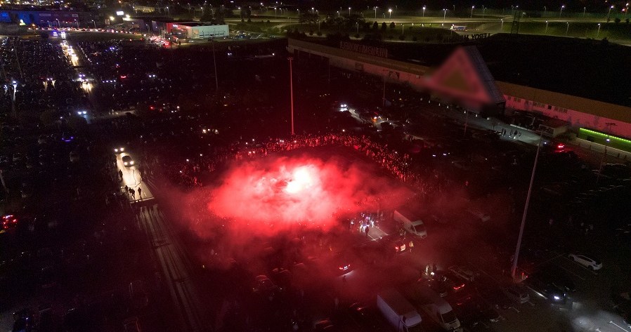 Zlotom nierzadko towarzyszy głośna muzyka i niebezpieczne popisy /Policja