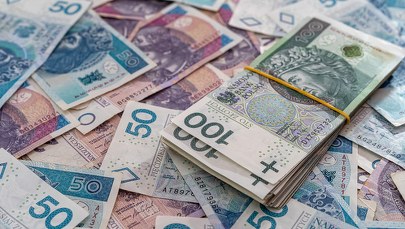 Złoty dalej słaby. Dolar i frank powyżej 5 zł, drożeje euro