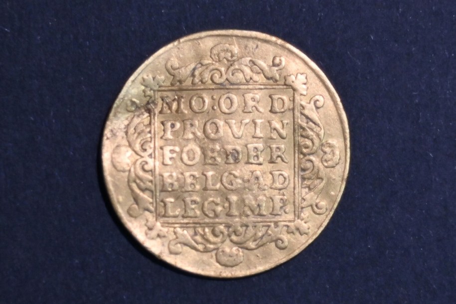 Złoty dukat z Niderlandów /	Marcin Bielecki   /PAP