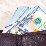 Złoty lekko osłabiony. Dolar mocniejszy, ale chyba tylko na chwilę