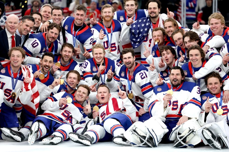 Złoty medal dla hokeistów USA /PAP/EPA/FAZRY ISMAIL /PAP/EPA
