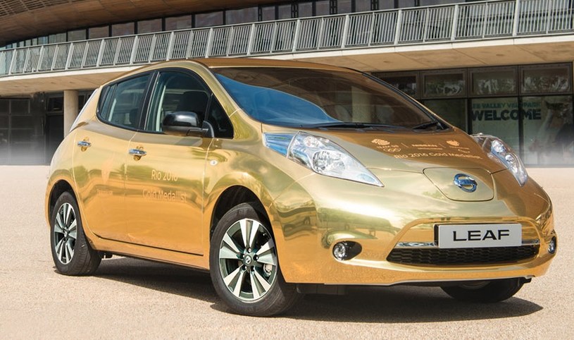 Złoty Nissan Leaf /Informacja prasowa