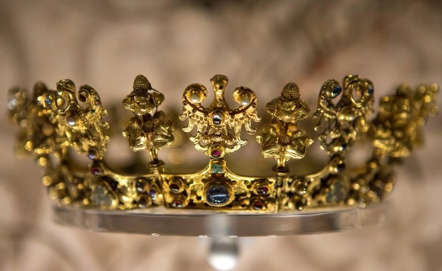 Złoty skarb sprzed wieków znów ujrzy światło dzienne! Historia odkrycia korony średzkiej