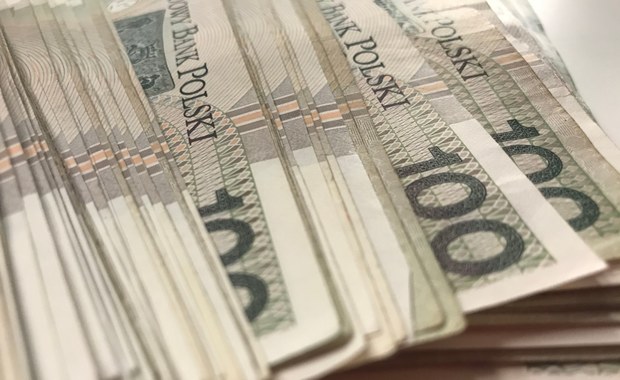 Złoty słabszy niż w czwartek. Traci nie tylko do euro