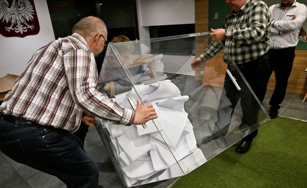 ​Złoty tracił na wartości po pierwszej turze wyborów prezydenckich 2025