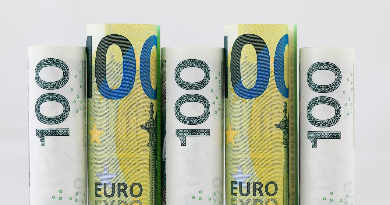 Złoty umacnia się wobec franka, dolara i wspólnej waluty /123RF/PICSEL