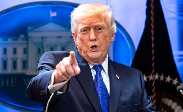 "Złóżcie broń albo spotka was śmierć". Donald Trump zabrał głos ws. ataku na Iran