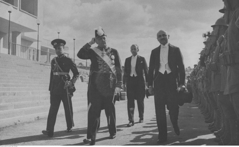 Złożenie listów uwierzytelniających prezydentowi Turcji Mustafie Kemalowi Ataturkowi przez ambasadora Polski w Turcji Michała Sokolnickiego. Zdjęcie z 1936 roku /Z archiwum Narodowego Archiwum Cyfrowego