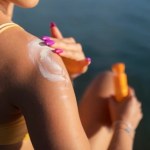 Złuszczaj, nawilżaj, włącz do diety. Tymi domowymi sposobami utrwalisz opaleniznę