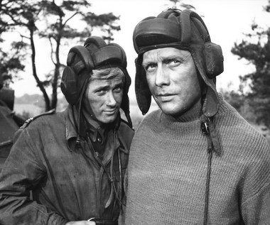  Zły stan zdrowia uniemożliwił mu też granie na scenie warszawskiego Teatru Polskiego, z którym związany był od 1955 roku - zadebiutował wspaniałą rolą Gustawa w "Dziadach". 

Gdyby nie choroba, zobaczylibyśmy go jako Dowgirda w "Czarnych chmurach" oraz Bogumiła w "Nocach i dniach". Fani "Czterech pancernych i psa" z pewnością pamiętają go jednak w roli ojca Janka Kosa.