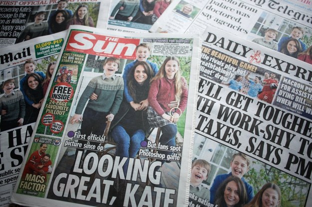 Zmanipulowane cyfrowo zdjęcie księżnej Kate na okładkach brytyjskich gazet /David Cliff /PAP/EPA