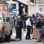 Zmarł mężczyzna, który podpalił się przed sądem w Nowym Jorku