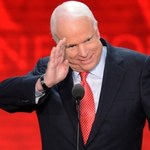 "Zmarł tak, jak żył - na własnych warunkach". Rodzina żegna Johna McCaina