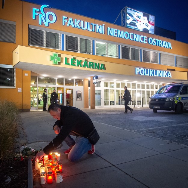 Zmarła kobieta, która została ranna we wtorek w strzelaninie w szpitalu w Ostrawie na wschodzie Czech /LUKAS KABON /PAP/EPA