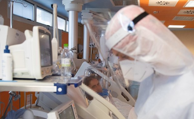 Zmarło 236 chorych na Covid-19. Mamy 18 820 nowych zakażeń koronawirusem [NOWE DANE]