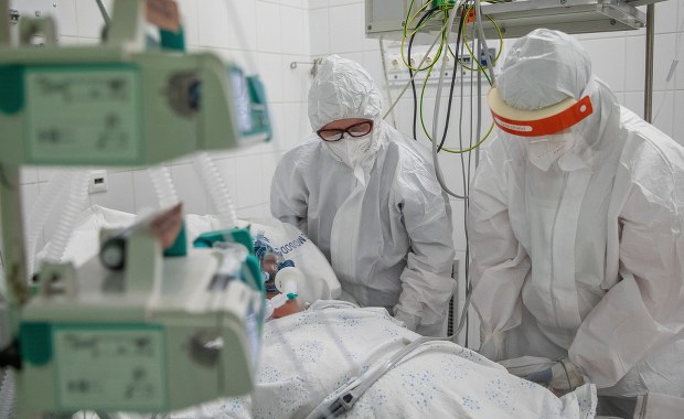 Zmarło ponad 500 chorych na Covid-19. Mamy 9,5 tysiąca nowych zakażeń [NOWE DANE]