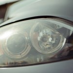 reflektory Zmatowiałe reflektory to duży problem. Mogą ograniczyć światło o 80 proc.