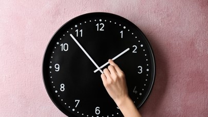 Zmiana czasu na zimowy 2022. Kiedy przestawimy zegarki?
