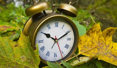 Zmiana czasu szybciej niż rok temu. W który weekend cofamy zegarki?