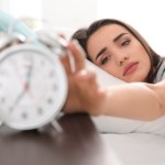 Zmiana czasu trudniejsza przy ADHD. Jak przesunięcie zegara wpływa na sen, nastrój i koncentrację? 