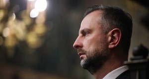 Zmiana konstytucji. Szef MON: To nie przepisy są do wymiany, to my możemy się poprawić