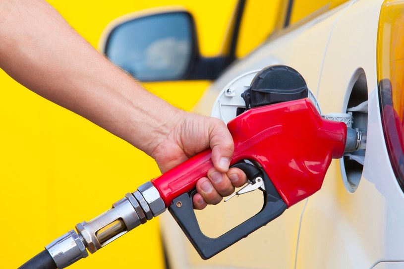 Zmiana na stacjach benzynowych dotknęło każdego, kto tankuje diesla i benzynę /123RF/PICSEL
