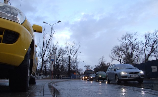 Zmiana organizacji ruchu i bezpłatne autobusy na cmentarze w Puławach i Łukowie