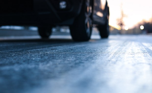 Zmiana pogody w Polsce: przymrozki, gołoledź i śnieg. IMGW ostrzega 