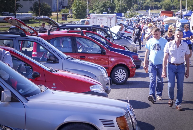 Zmiana przepisów może spowodować boom na auta używane /Piotr Kamionka /Reporter