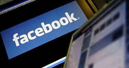 Zmiana ustawień prywatności w Facebooku może mieć ogromny wpływ na nasze bezpieczeństwo w sieci /AFP