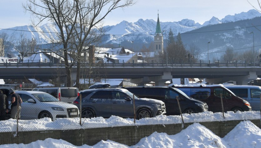 Zmiany dla turystów od grudnia. Parkowanie w Zakopanem płatne też w weekendy
