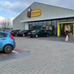 Zmiany na parkingach Biedronki. Podporządkujesz się, albo 3,5 tys. zł kary