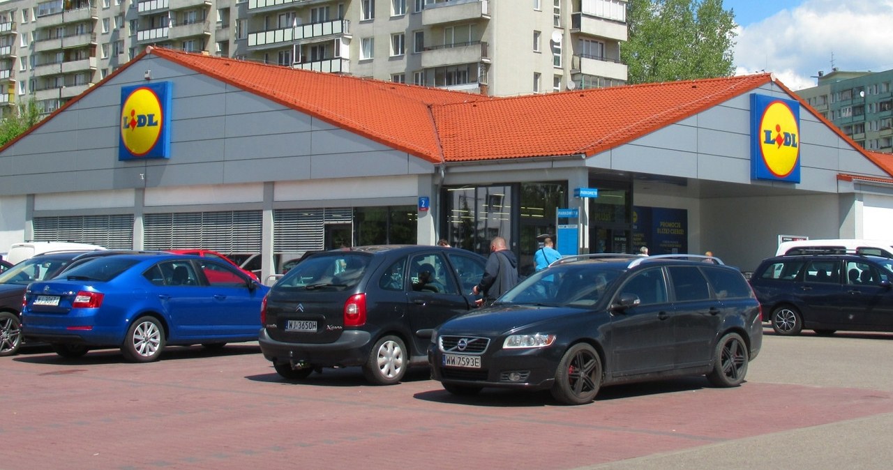 Zmiany obejmą parking pod każdym Lidlem w Polsce /Marek Bazak /East News