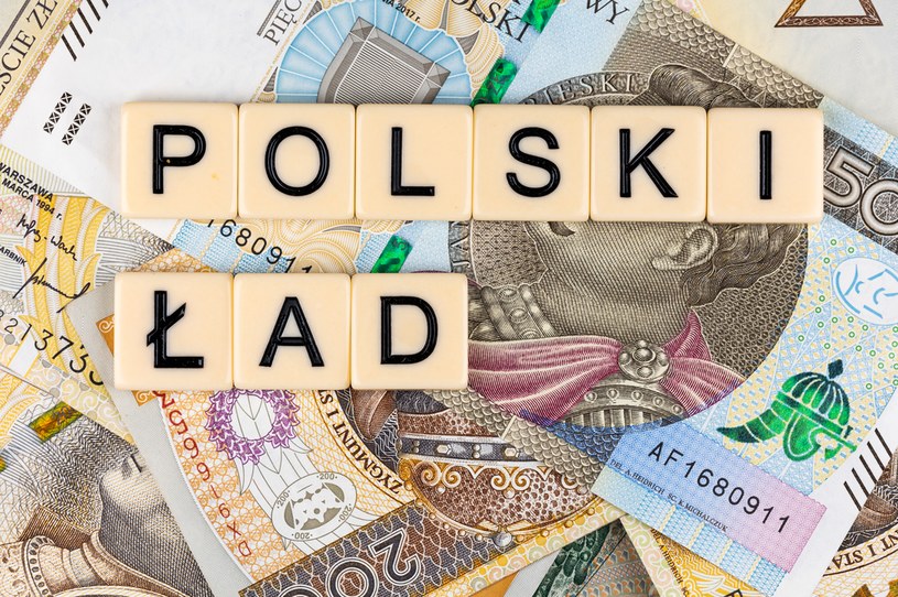 Zmiany podatkowe w Polskim Ładzie negatywnie oceniło 56 proc. badanych - CBOS /123RF/PICSEL