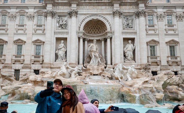 Zmiany przy słynnej fontannie w Rzymie. Kto zobaczy ją za darmo?