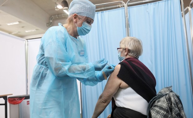 Zmiany w harmonogramie szczepień. Michał Dworczyk przedstawił daty