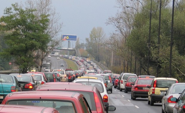 Zmiany w organizacji ruchu w Warszawie. Dojazd do cmentarzy 1 listopada 