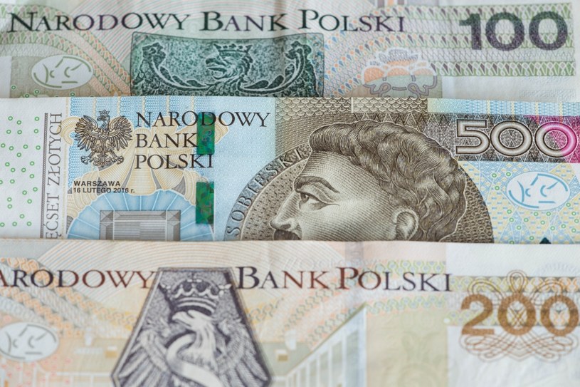 Zmiany w polskich bankomatach od 23 września. Chodzi o banknoty. /123RF/PICSEL
