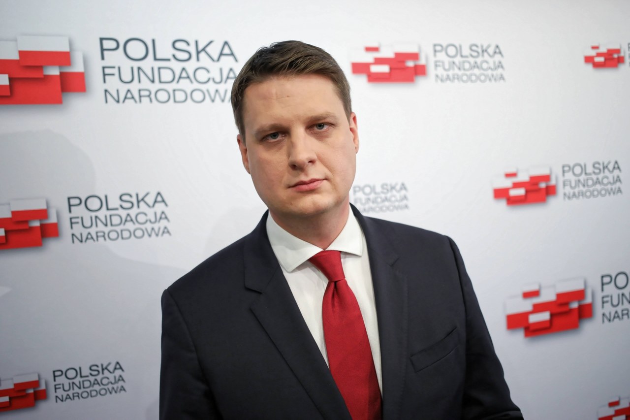 Zmiany w Polskiej Fundacji Narodowej. Filip Rdesiński rezygnuje ze stanowiska prezesa