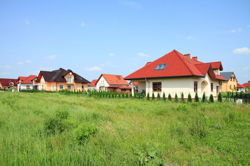Zmiany w prawie budowlanym mają ułatwić Polakom budowę domów /123RF/PICSEL