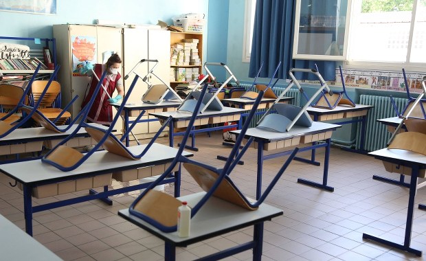 Zmiany w szkołach średnich i wyższych: Od poniedziałku pracują zdalnie i hybrydowo