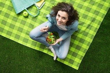 Zmień nawyki żywieniowe na wiosnę! Dietetyk mówi, od czego zacząć
