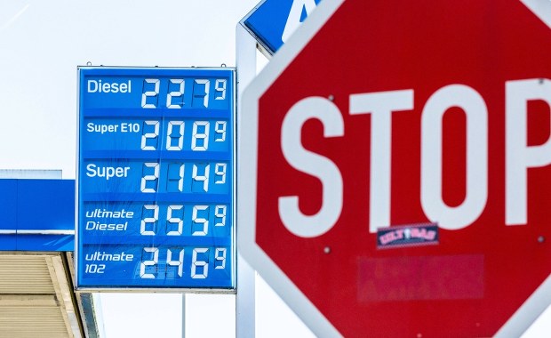 Zmieniali ceny paliw co kilka minut. Drastyczna decyzja rządu