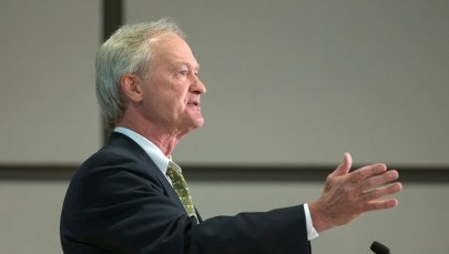 Zmienił partię, jest przeciw wojnie, popiera aborcję. Chafee powalczy z Clinton