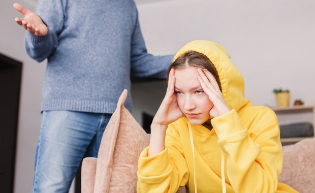 Zmienne nastroje i bunt? Sprawdź, co naprawdę dzieje się z Twoim nastolatkiem