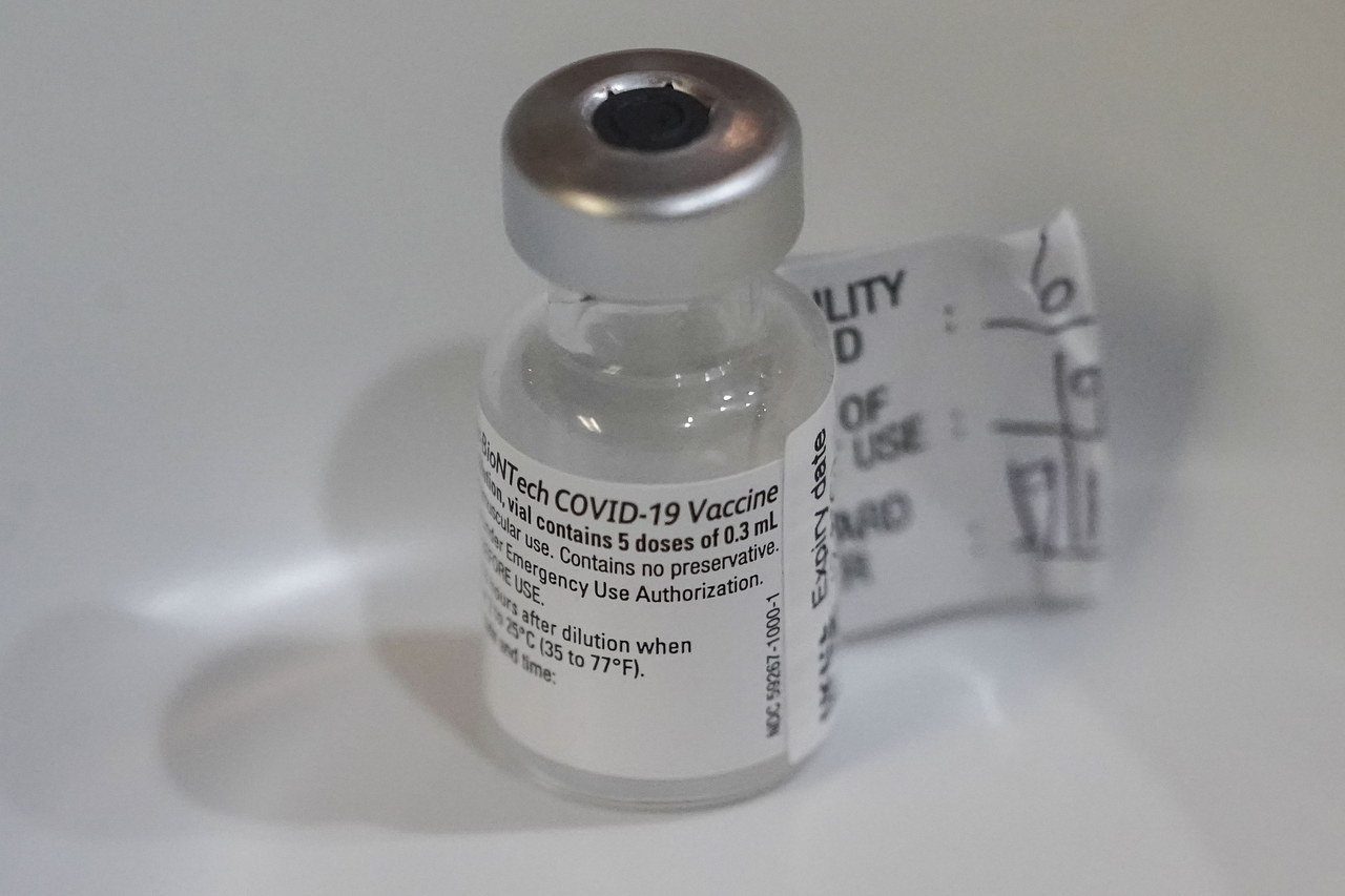 Zmniejszenie dostaw szczepionki przeciw Covid-19. Część szpitali wstrzymuje szczepienia