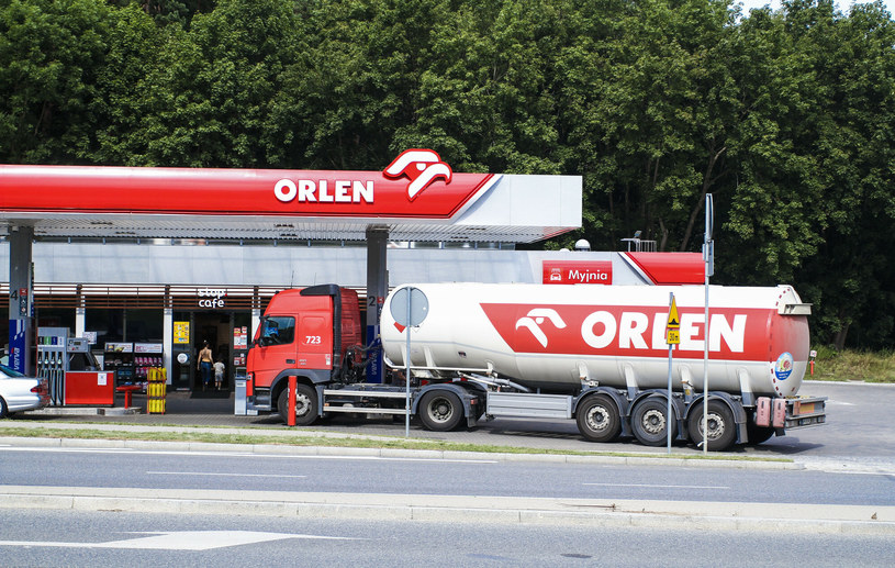 Zmowy cenowej nie ma, ale kierowcy płacą fortunę za paliwo, a Orlen notuje rekordowe zyski /Artur Szczepański /Reporter